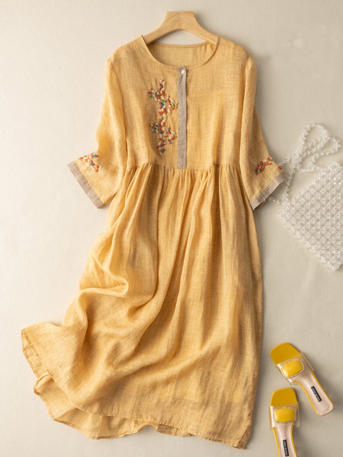 Broderad Georgia-klänning dam i etnostil, idealisk sommarklänning för en avslappnad boho-look.