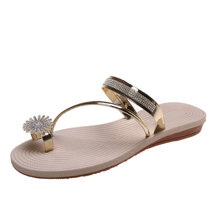 "Dam glittrande strass sandaler i flippflopp-design med kilklack och strassdetaljer, perfekta för sommarstil och fest."