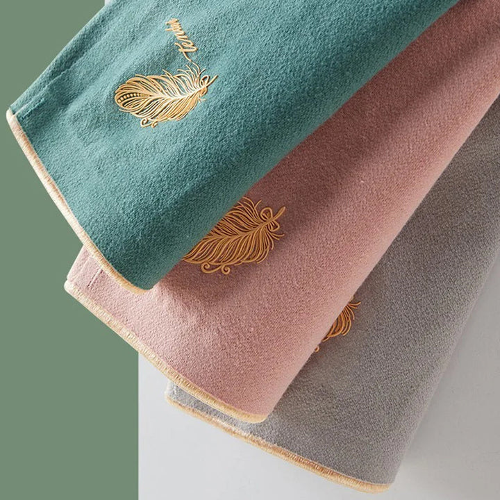 "Dam högmidjade triangelshorts i rosa bomull, komfortabel design och andas för stöd och stil."