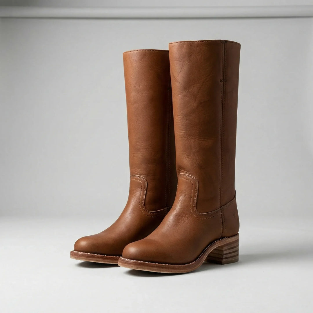 Elegant damstövel Kayla, knähög design. Perfekt för höstmode och vinter. Stilren och bekväm damfotbeklädnad.