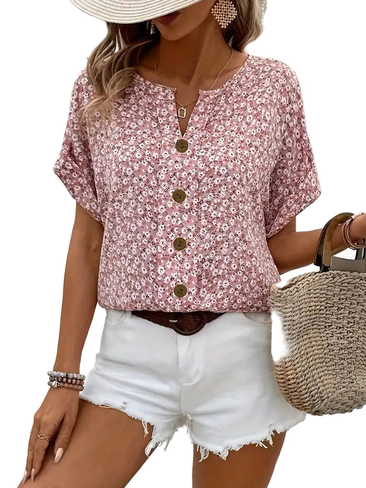 Dam kortärmad sommartopp med knappar, tryckt design, perfekt för ledig stil och semester.