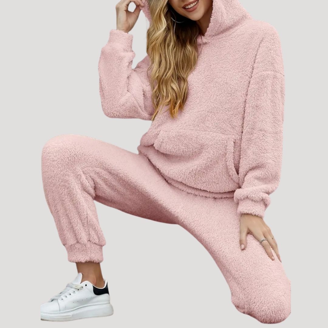 Damkläder: helt loungeset med hoodie och byxor, designat för bekväm avslappning.
