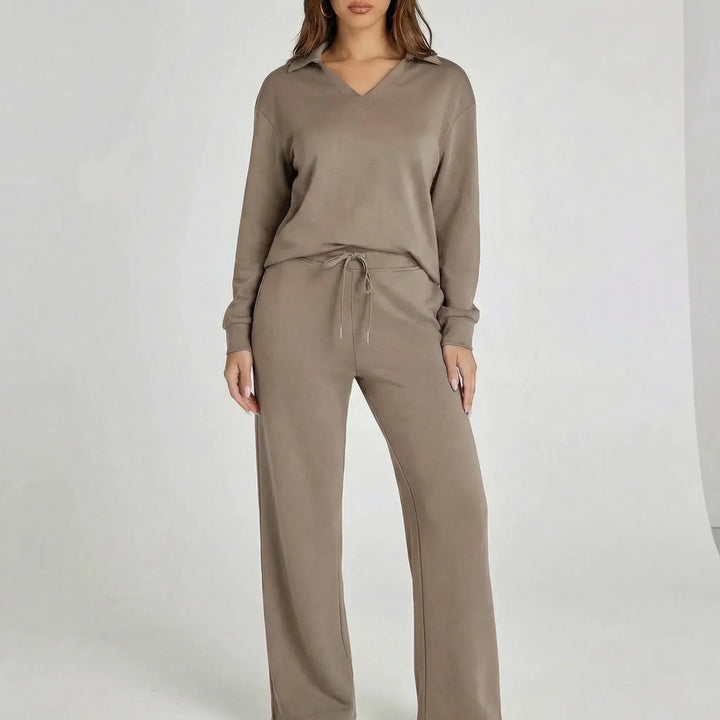 Elegant dam loungewear set med vida ben för maximal komfort och en modern look.