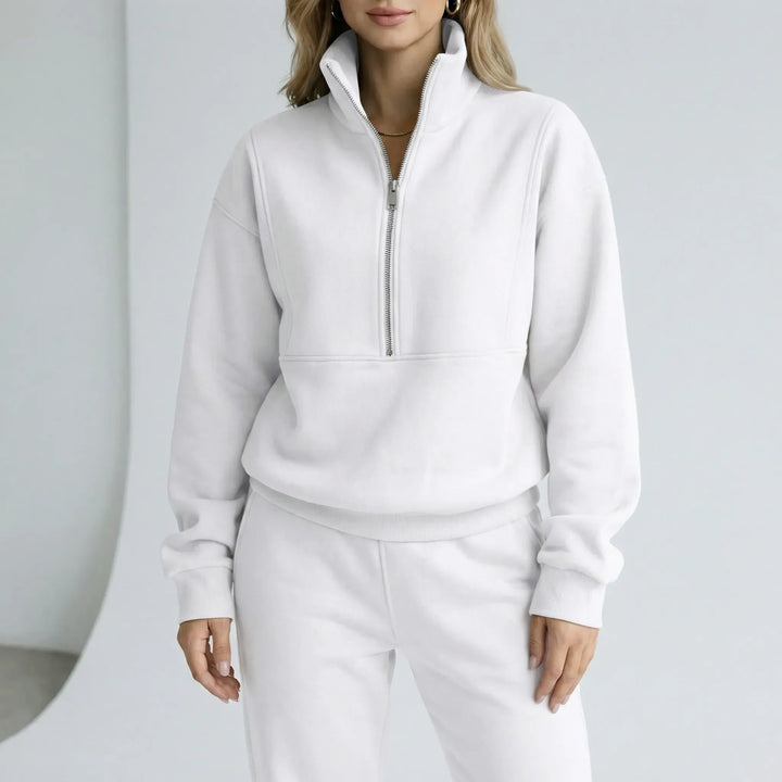 Avslappnat dam loungewear set för hemmakontoret eller fritiden. Tvådelat med vid passform, tröja & byxor.