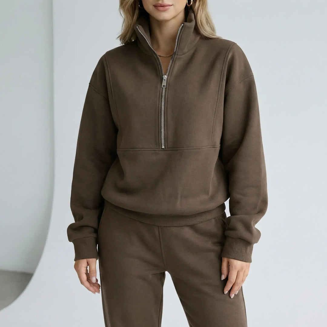 Tvådelat dam Alexis loungewear set med tröja & byxor i vid passform. Perfekt för bekväma vinterdagar.
