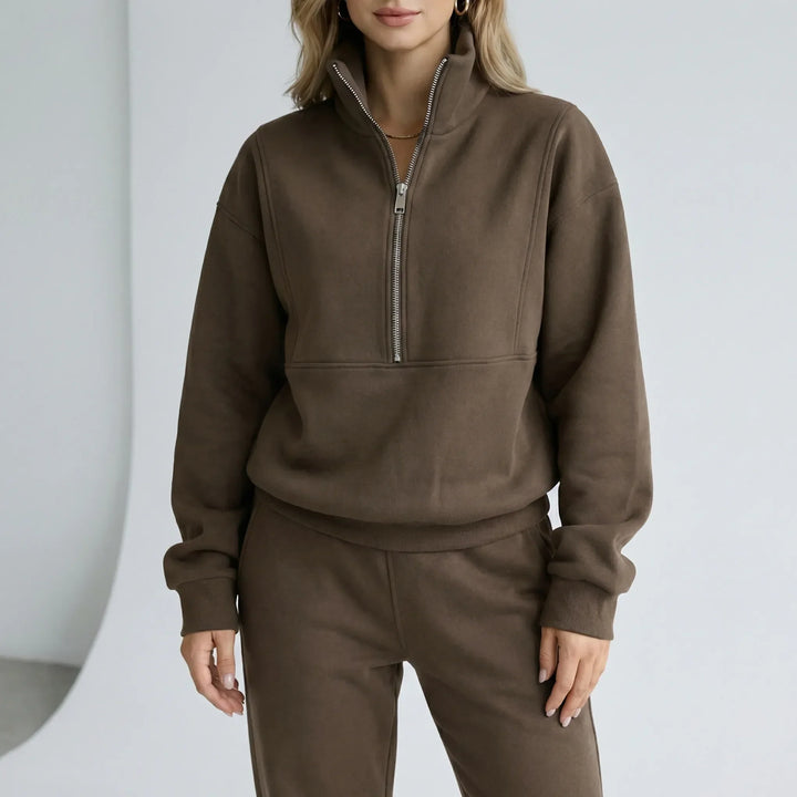 Tvådelat dam Alexis loungewear set med tröja & byxor i vid passform. Perfekt för bekväma vinterdagar.