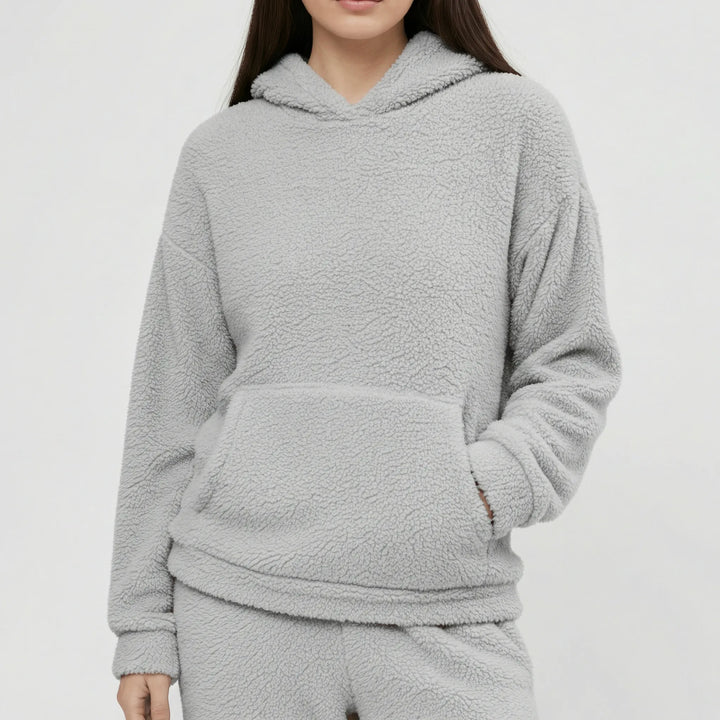 Avslappnat dam loungewear-set Milana med hoodie och byxor. Mjuka hemmakläder för maximal komfort.