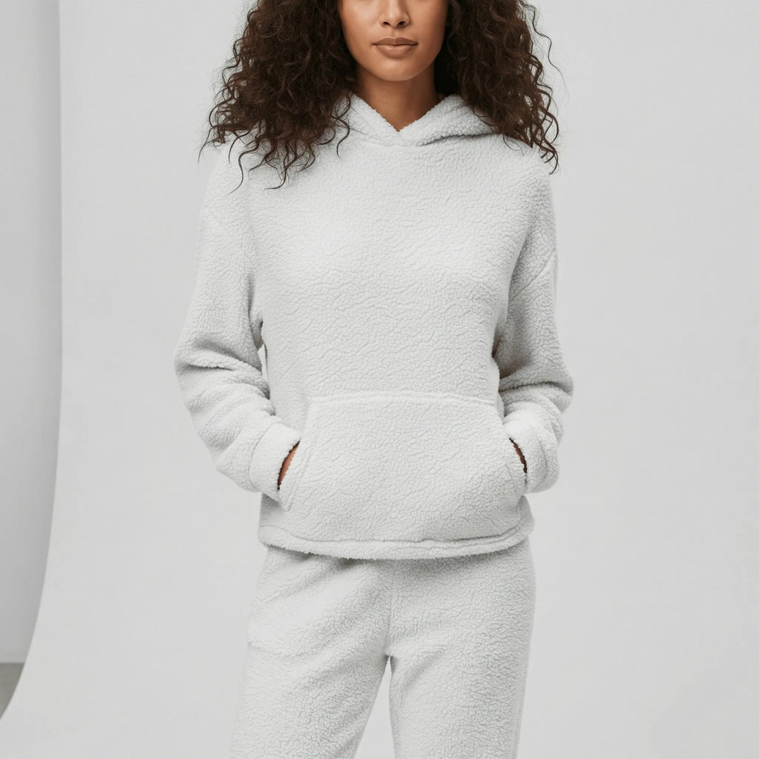 Komplett dam loungewear-set Milana med skön hoodie och matchande byxor för avkoppling & hemmamys.