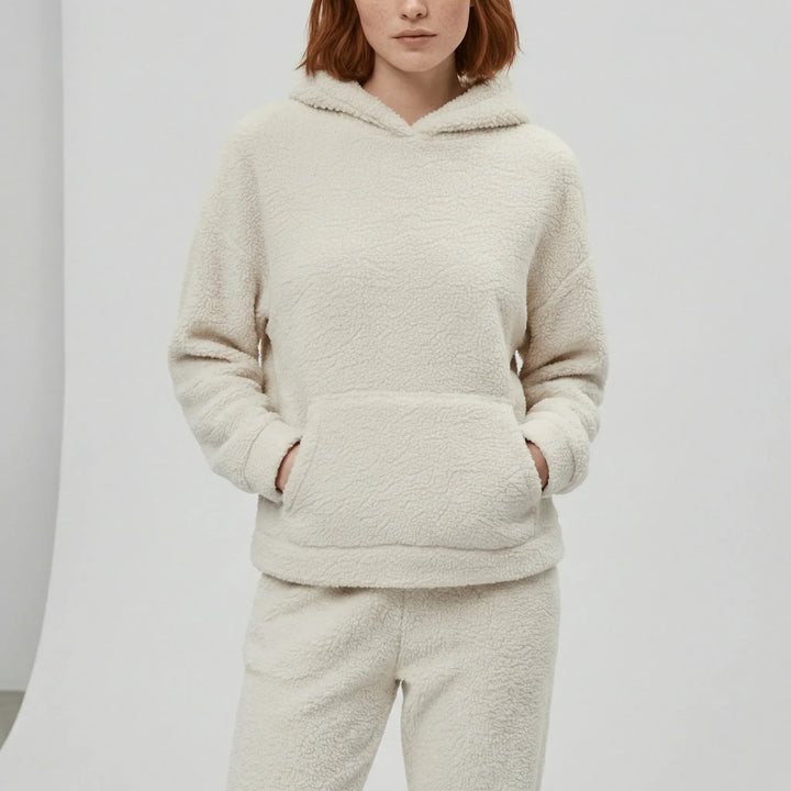 Mångsidigt dam loungewear-set Milana. Hoodie med känguruficka & byxor för bekväma fritidskläder.
