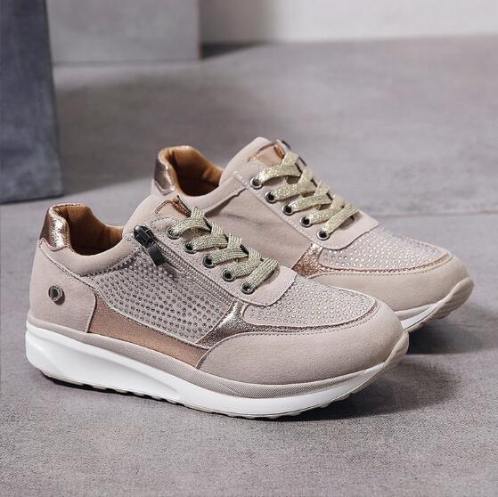Bekväma dam sneakers med dragkedja för snabb påtagning. Ortopedisk sula, idealisk för promenader.
