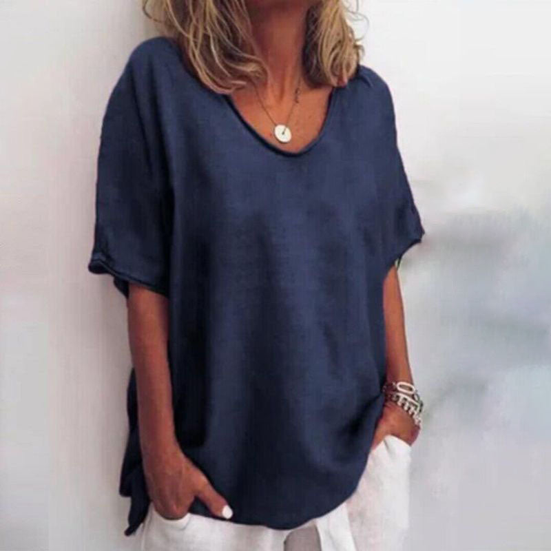 Dam blus med oversized design. Enkel, lös passform för bekväma och lediga looks.