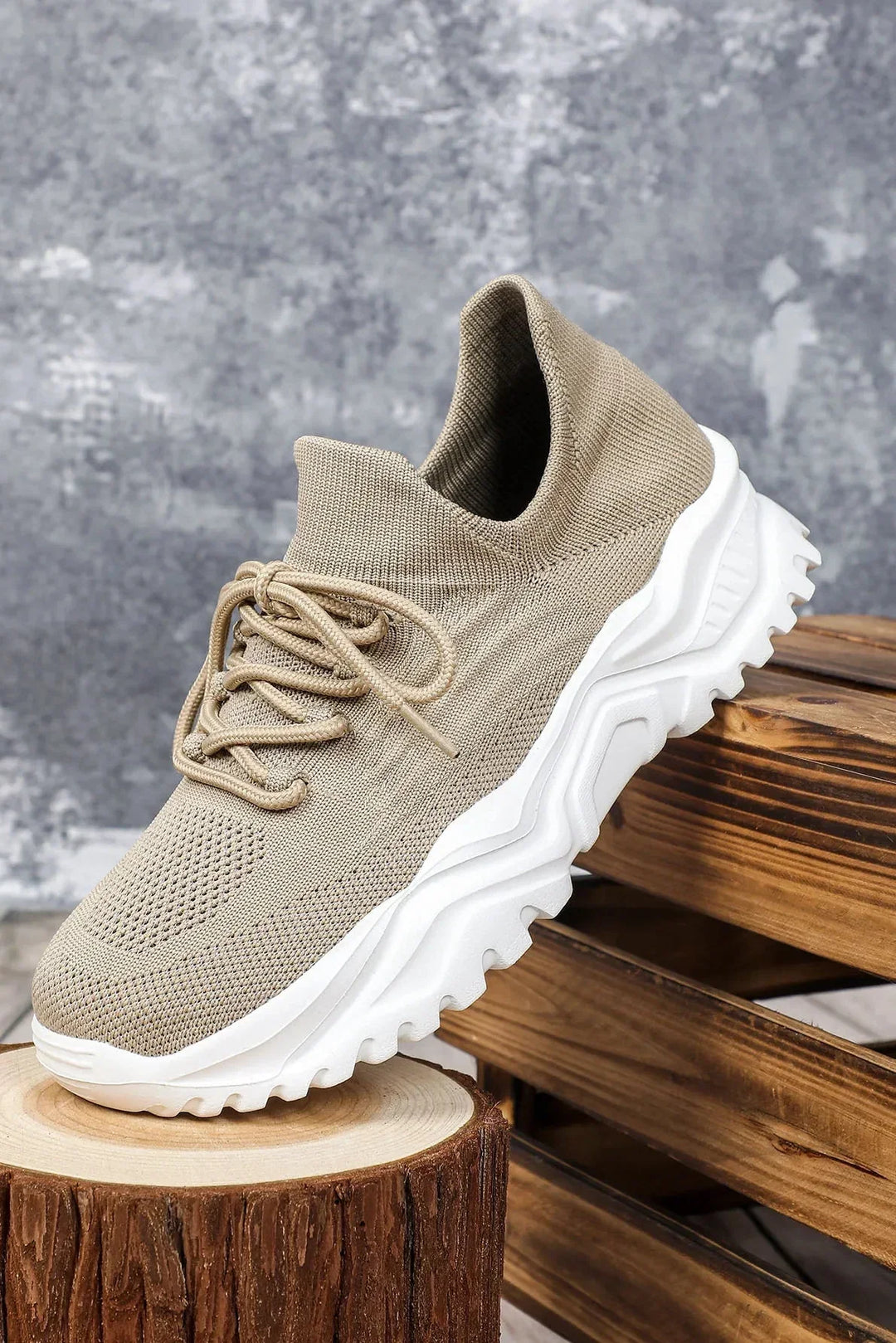 Snygg dam sneaker Abbey, platt och fotvänlig. Komfortsko idealisk för träning & daglig användning.