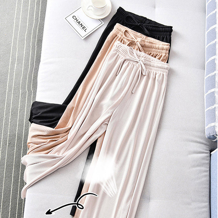 "Dam plus size vida byxor med hög midja, i silkesmjukt tyg och olika färger, elegant draperade för stil och komfort."