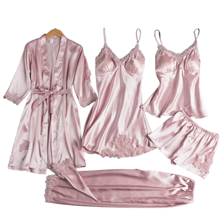 Lyxigt dam nattkläder set med skön pyjamasklänning. Ett komplett 5-delat set för avkoppling.