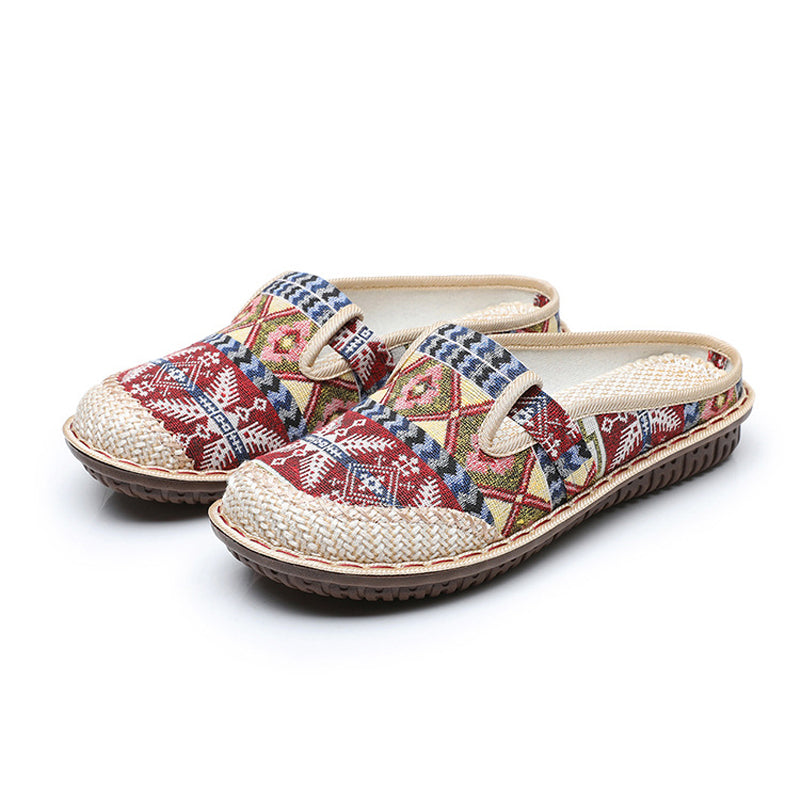 "Dam sandaler med flätade blommor, andningsbara, ljusbruna med mjuk linneöverdel och lätt sula för sommarbruk."