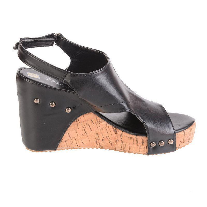 "Dam sandaler med kilklack, casual stil i svart, beige och brun; eleganta detaljer och stabil 8 cm klack."