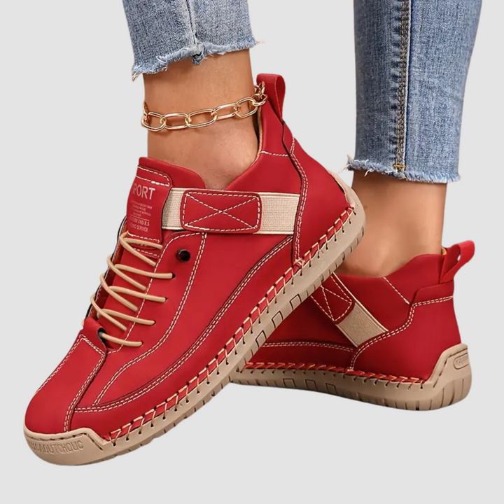 Mångsidiga slip-on sneakers för dam. Enkla att dra på, perfekta för en aktiv vardag. Modern design.