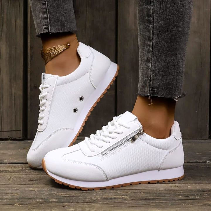 Dam sneakers för optimal vardagskomfort. Lätta, stilrena skor perfekta för promenader & fritid.