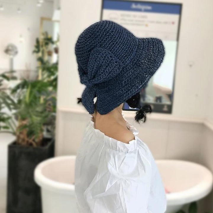 "Dam sommarhatt med rosett i pastellfärger, ventilerande och elegant för stil och komfort i sommarvärmen."