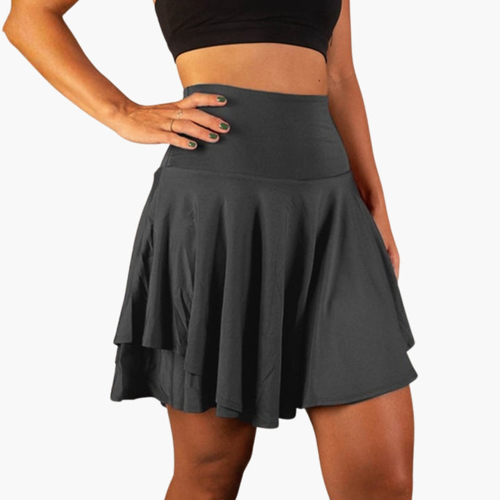Stilrent sportskort för dam med hög midja som kombinerar kjol och shorts för maxad rörelsefrihet och bekvämlighet.
