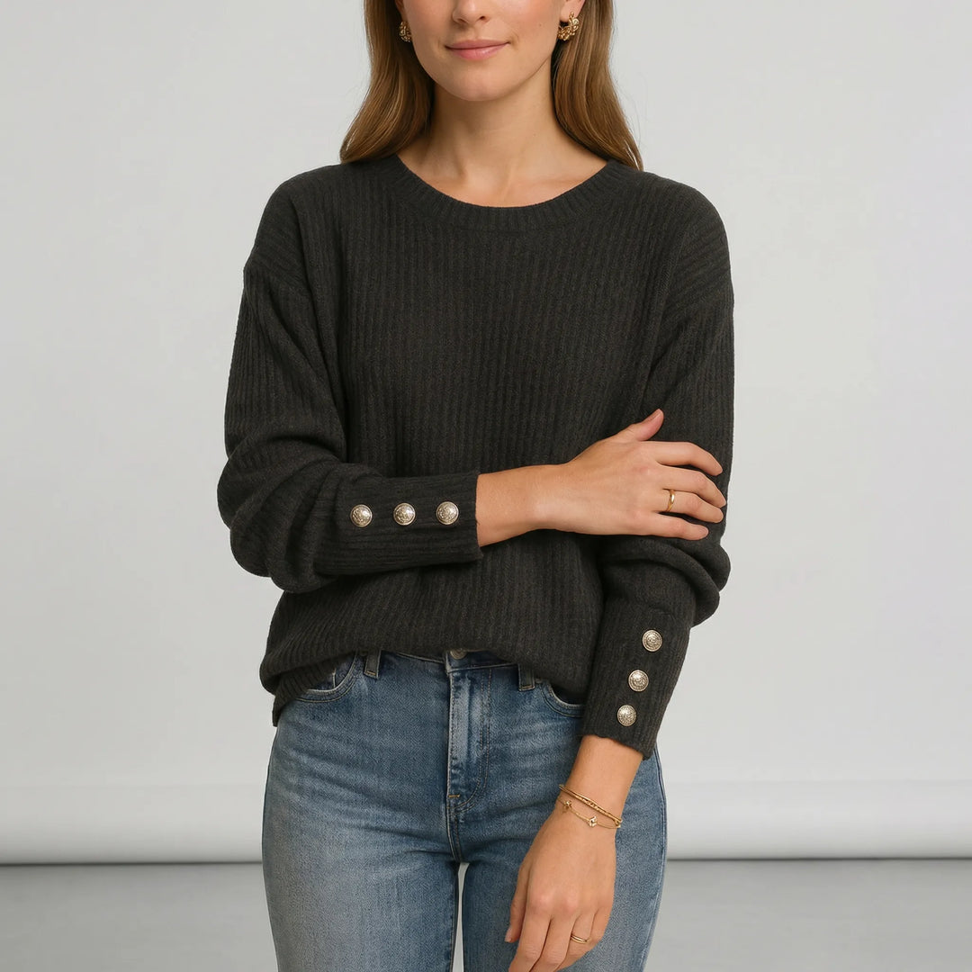 Bekväm långärmad damtröja för höstmode. Lös stickad passform med rund hals för vardag och stil.