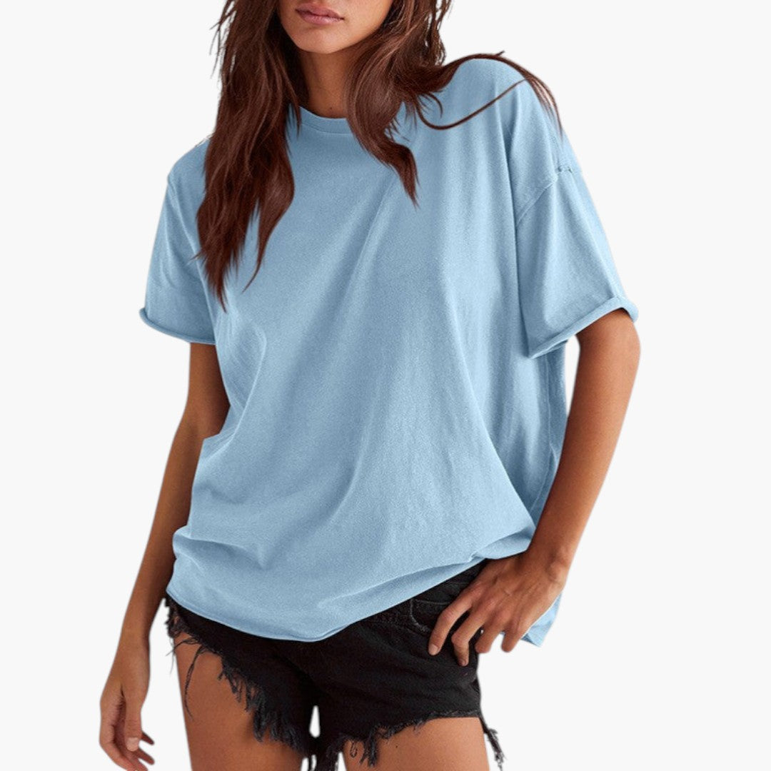 Lös passform dam t-shirt med klassisk rund hals. Kortärmad och enfärgad, ett skönt vardagsplagg för damer.