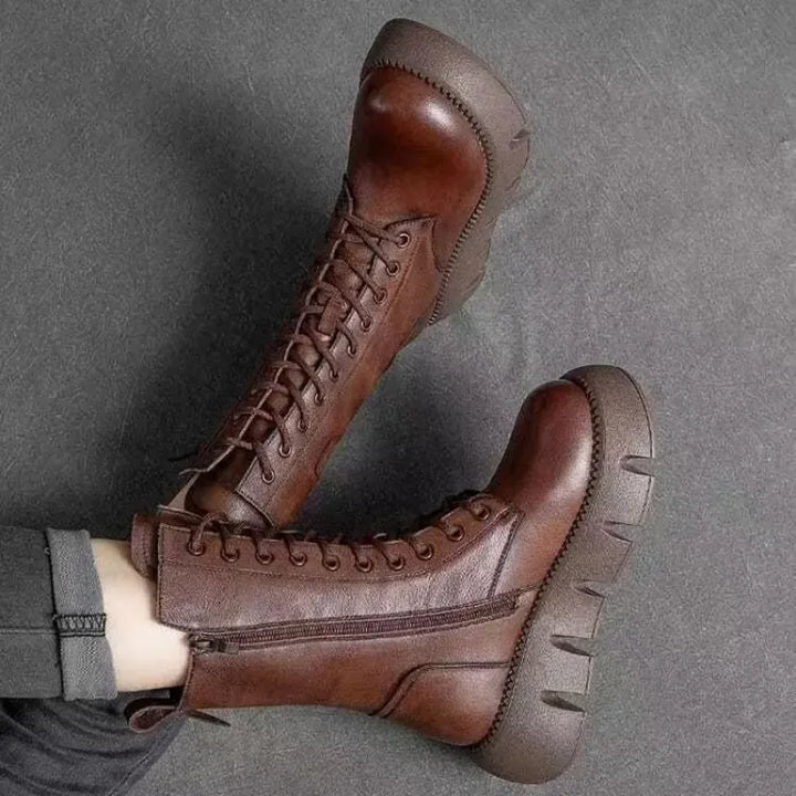 Bruna tjocka platå-kampsstövlar Annabelle. Robust design, snörstövlar för stilrent dammode.