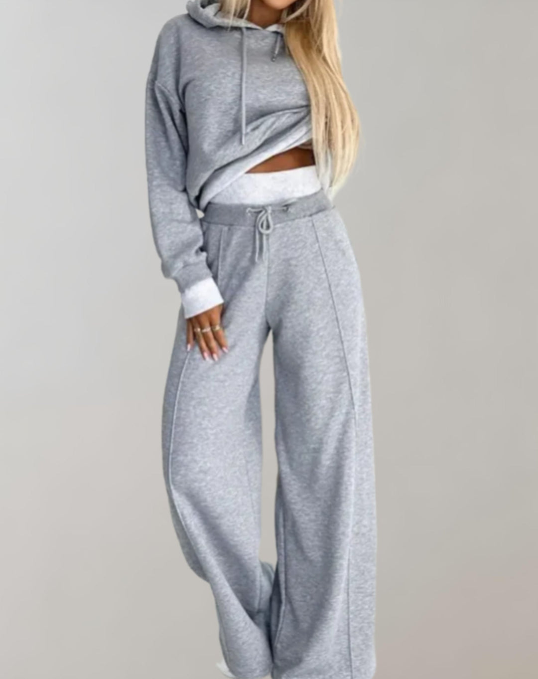 Kvinnors casual matchande set: damträningsdress med luvtröja och mjuka byxor för fritidsbruk.