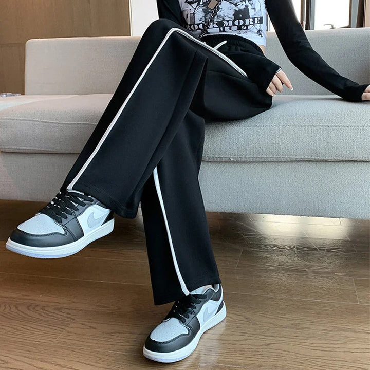 "Dam vida höga midjebyxor med randigt mönster i polyester, kontor och casual stil, framifrån visning."
