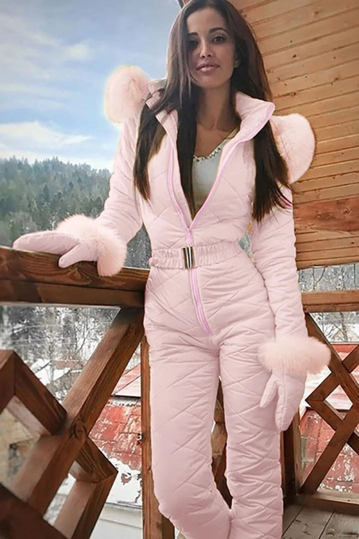Kvinnlig vinter jumpsuit Alice, smal passform, bekväm och elegant för alla vinteraktiviteter.