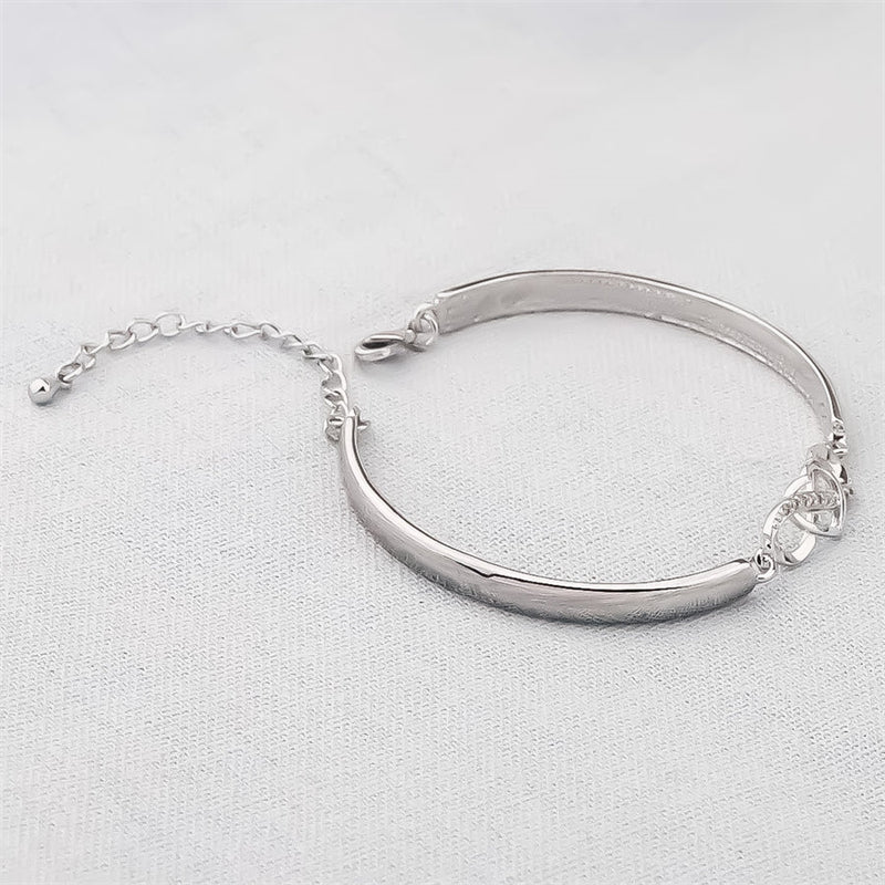 "Damarmband i roseguld och silver med hjärtberlock visar kärlek, stil och elegans. Perfekt present till mamma."