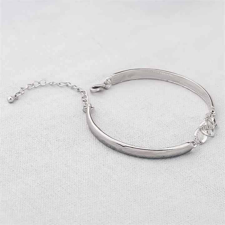 "Damarmband i roseguld och silver med hjärtberlock visar kärlek, stil och elegans. Perfekt present till mamma."