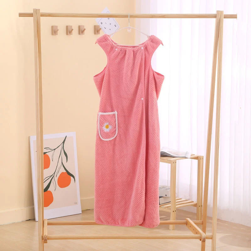 "Dambadrock, snabbtorkande, i lyxigt mjukt tyg och flexibelt designad för optimal komfort efter badet."