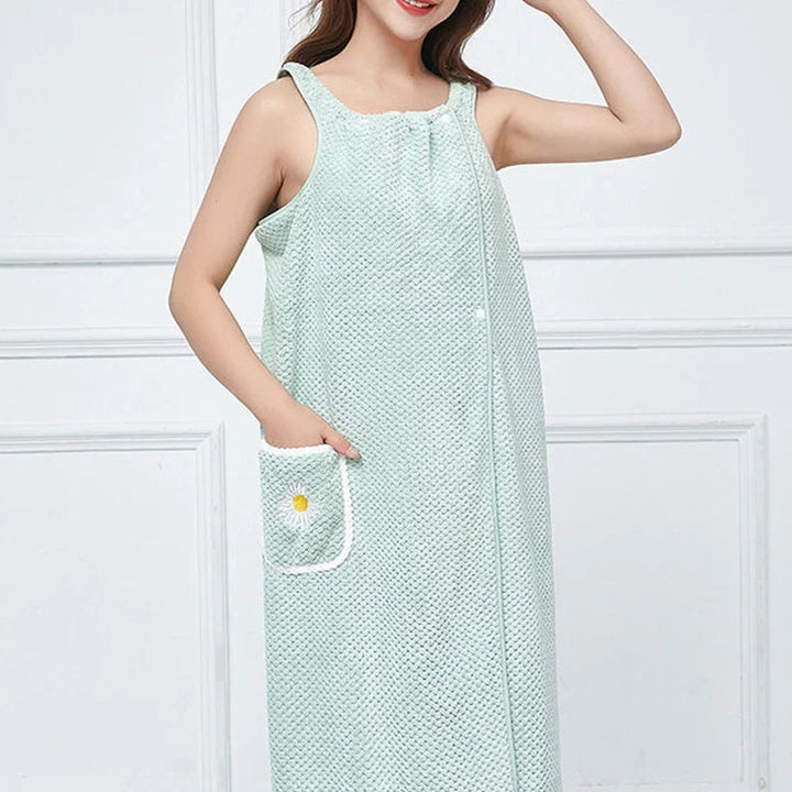 "Dambadrock, snabbtorkande, i lyxigt mjukt tyg och flexibelt designad för optimal komfort efter badet."