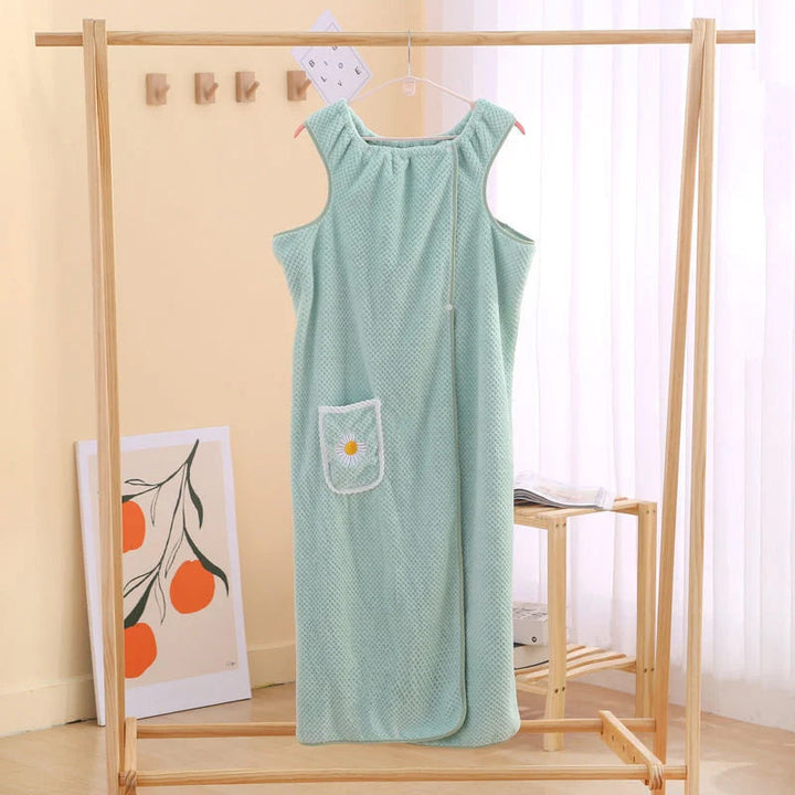 "Dambadrock, snabbtorkande, i lyxigt mjukt tyg och flexibelt designad för optimal komfort efter badet."