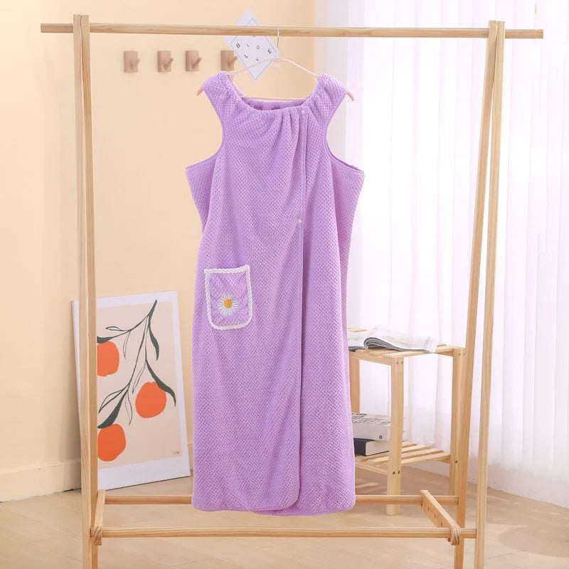 "Dambadrock, snabbtorkande, i lyxigt mjukt tyg och flexibelt designad för optimal komfort efter badet."