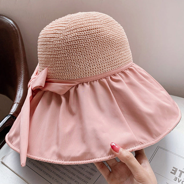 Dambredbrättad solskyddshatt med broderi. Flera färger: kaki, svart, rosa, beige, ingefära. Elegans för sommaren.