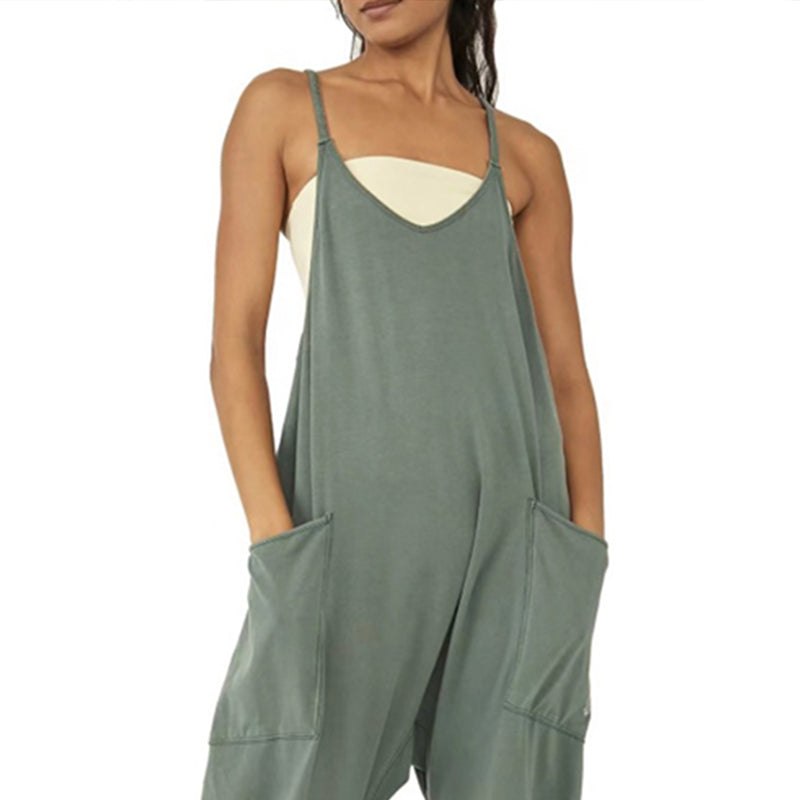 "Dambyxa i enfärgad V-neck jumpsuit med fickor, stilren och elegant design för vardaglig och avslappnad användning."