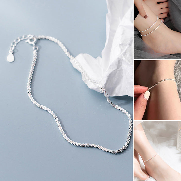 "Dambyxa i glittrande silver med glitterkedja, skimrande design för elegans och stil, perfekt accessoar för kvinnor."