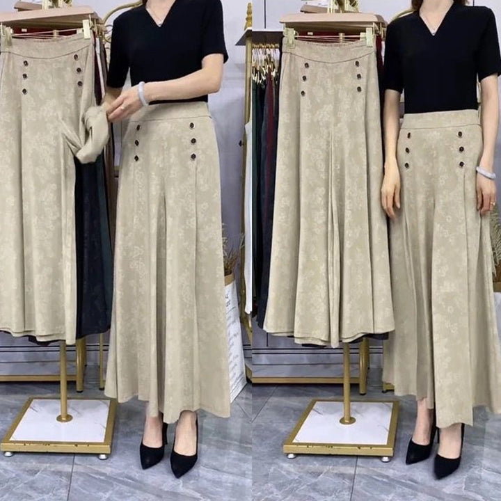 "Dambyxor i polyester, hög midja, vida ben. Stilren design för modern look. Perfekt för både arbete och fritid."
