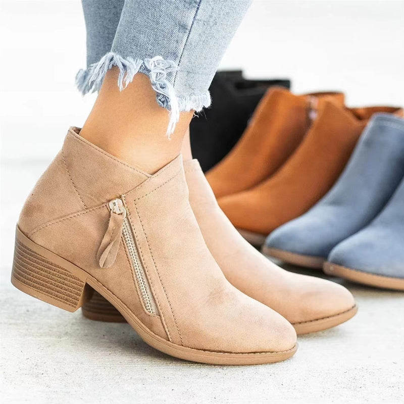 "Damer ankelstövlar i mocka med tjock klack och dragkedja, ortopedisk design, svarta, perfekta för höst- och vårmode."