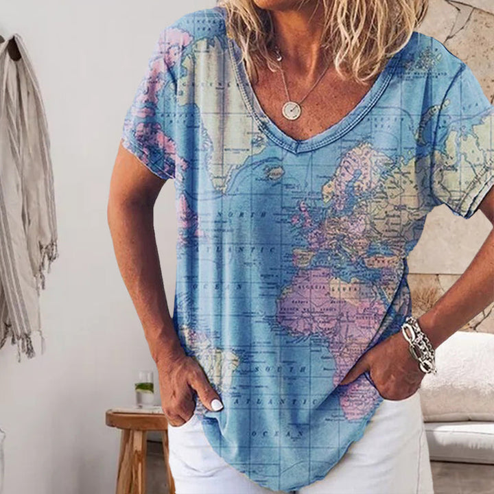 "Damer blå polyester t-shirt med grafiskt kartmotiv, detaljrik, mångfärgad design. Bekväm och stilren."