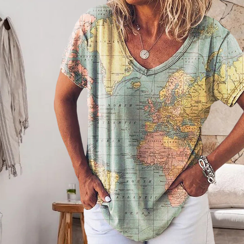 "Damer blå polyester t-shirt med grafiskt kartmotiv, detaljrik, mångfärgad design. Bekväm och stilren."