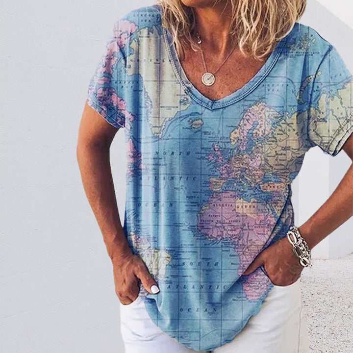 "Damer blå polyester t-shirt med grafiskt kartmotiv, detaljrik, mångfärgad design. Bekväm och stilren."