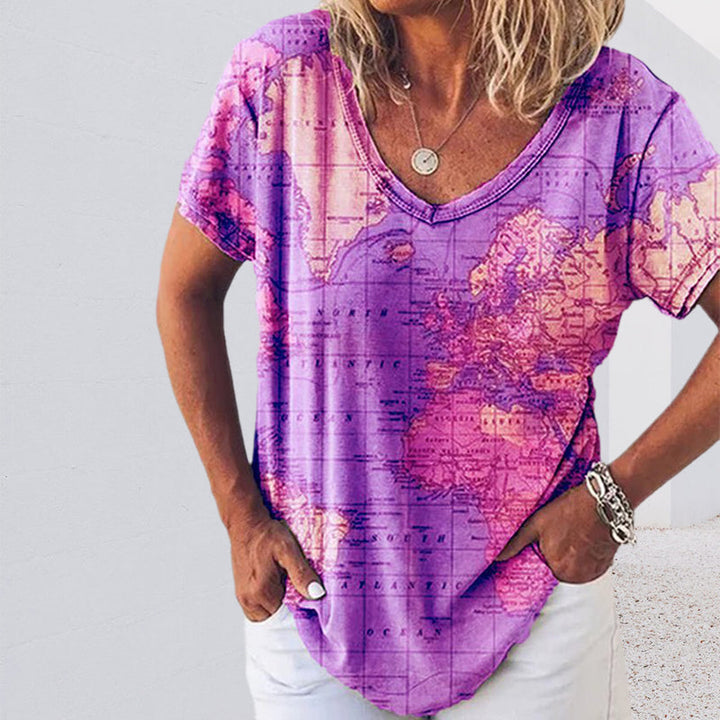 "Damer blå polyester t-shirt med grafiskt kartmotiv, detaljrik, mångfärgad design. Bekväm och stilren."