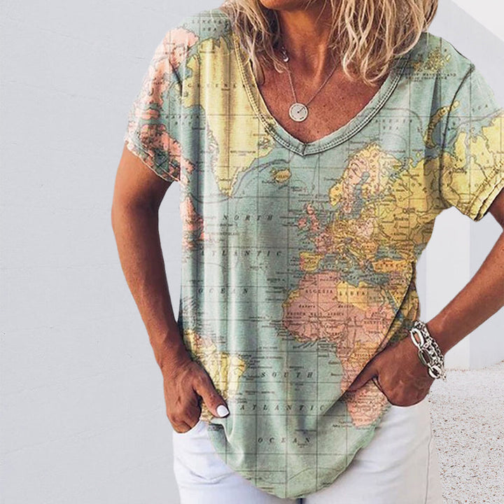 "Damer blå polyester t-shirt med grafiskt kartmotiv, detaljrik, mångfärgad design. Bekväm och stilren."