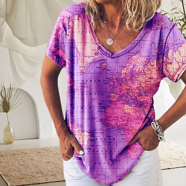 "Damer blå polyester t-shirt med grafiskt kartmotiv, detaljrik, mångfärgad design. Bekväm och stilren."