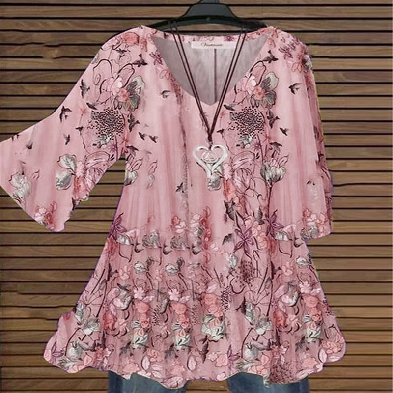 "Damer elegant blus med flare ärmar, V-ringning, kaki färg, visad från sidan för att framhäva sofistikerad design."
