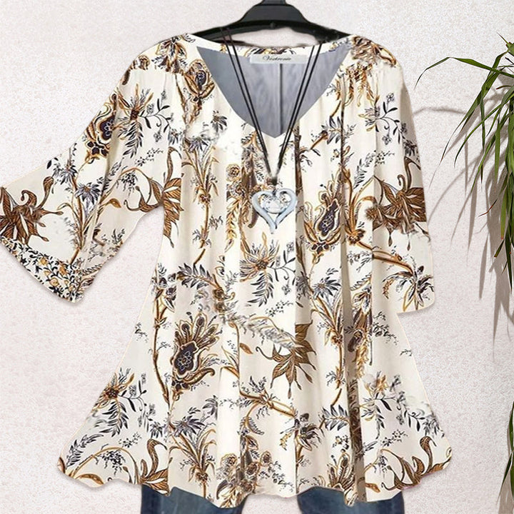 "Damer elegant blus med flare ärmar, V-ringning, kaki färg, visad från sidan för att framhäva sofistikerad design."