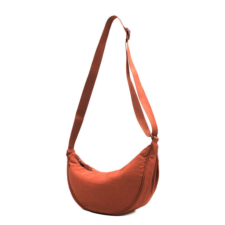 "Damer halvmåne crossbody-väska av slitstarkt nylon i gul färg med justerbar axelrem, stilren och praktisk."